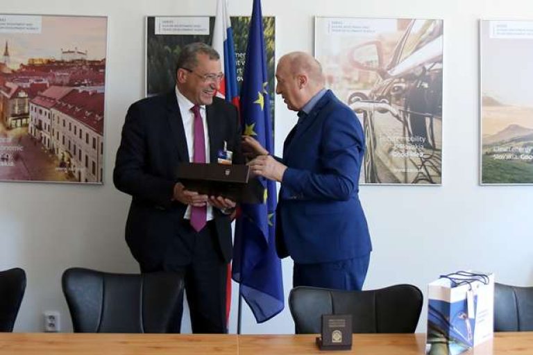 sario-armensko-obrana-simoncic